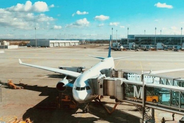 a plane sitting on the tarmac at an airport