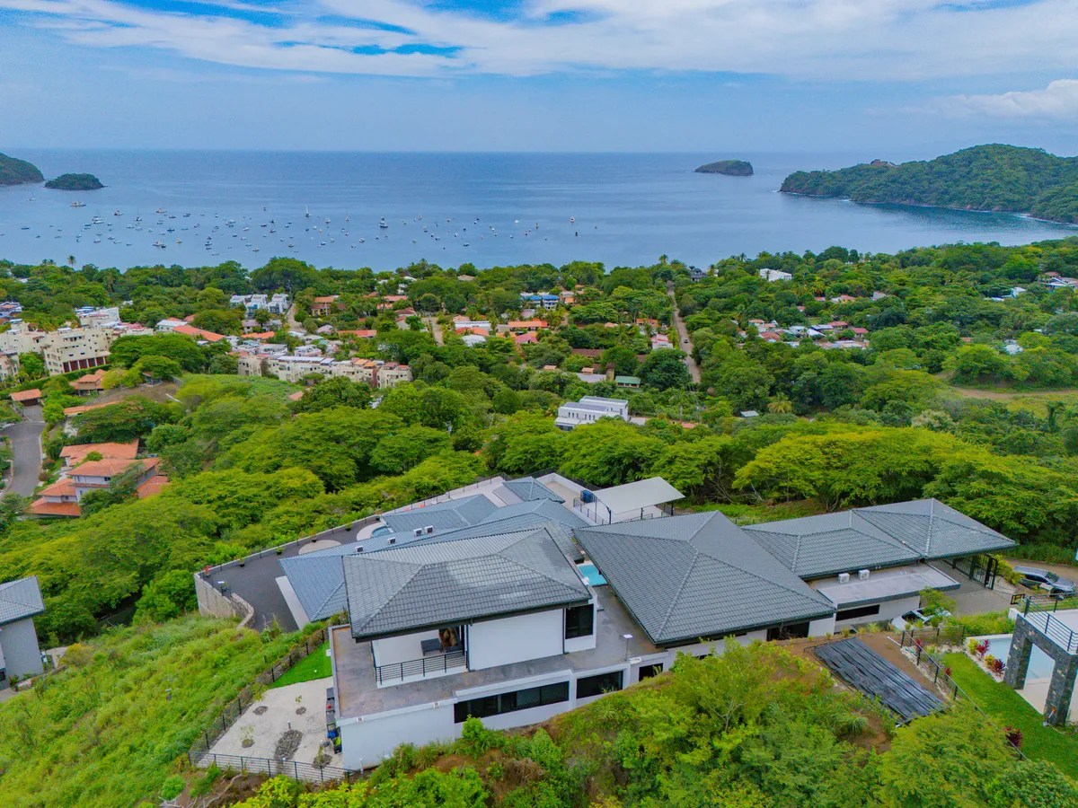 Oceanfront vacation destinations near Playas del Coco, Playa Hermosa, Playa Ocotal and Playa Panama in Guanacaste, Costa Rica
